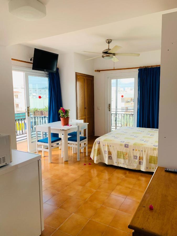 Apartamentos Ebusus Santa Eularia des Riu Luaran gambar