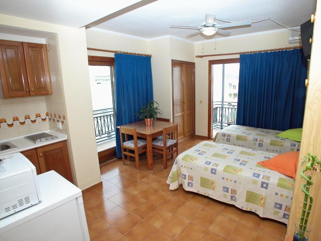 Apartamentos Ebusus Santa Eularia des Riu Bilik gambar